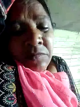 Snapshot of Loomaraj chatting on February 27, 8:42 pm Loomaraj online show from February 27, 8:42 pm