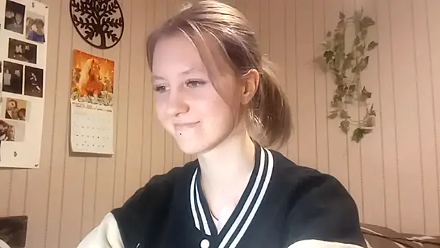 Snapshot of RunawayBr1de chatting on March 2, 3:19 pm RunawayBr1de online show from March 2, 3:19 pm