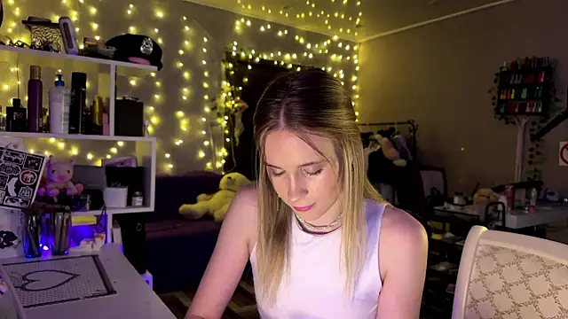 Snapshot of amily_sunray chatting on February 25, 2:16 pm amily sunray online show from February 25, 2:16 pm