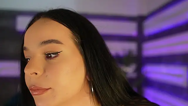 Snapshot of SkyMusee_ chatting on February 19, 1:18 pm SkyMusee online show from February 19, 1:18 pm