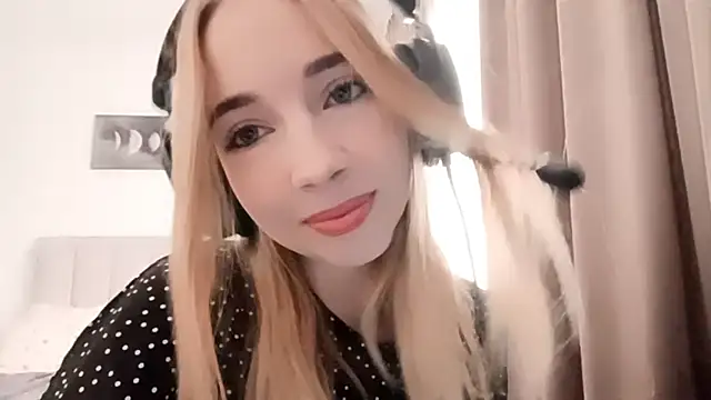 Snapshot of WackyNome chatting on February 10, 6:06 am WackyNome online show from February 10, 6:06 am