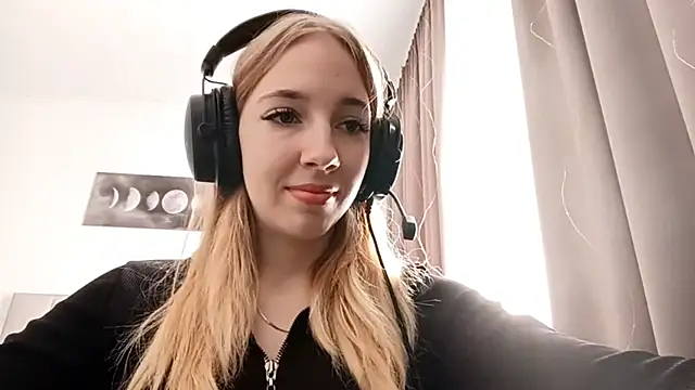 Snapshot of WackyNome chatting on February 15, 7:51 am WackyNome online show from February 15, 7:51 am