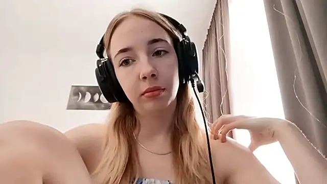 Snapshot of WackyNome chatting on February 20, 6:10 am WackyNome online show from February 20, 6:10 am