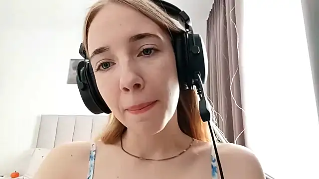 Snapshot of WackyNome chatting on February 20, 6:26 am WackyNome online show from February 20, 6:26 am