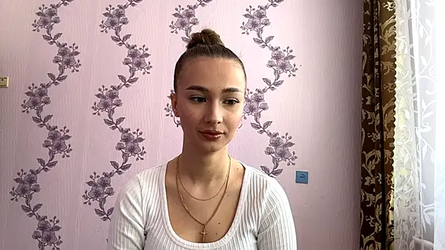 Snapshot of LacieHelaire chatting on February 27, 7:30 am LacieHelaire online show from February 27, 7:30 am