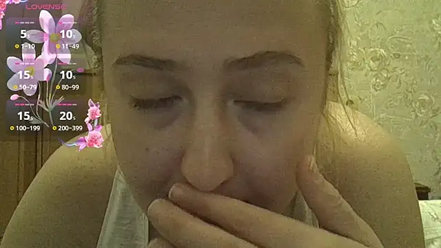 CurvyWild Lady30 online show from March 31, 8:20 pm