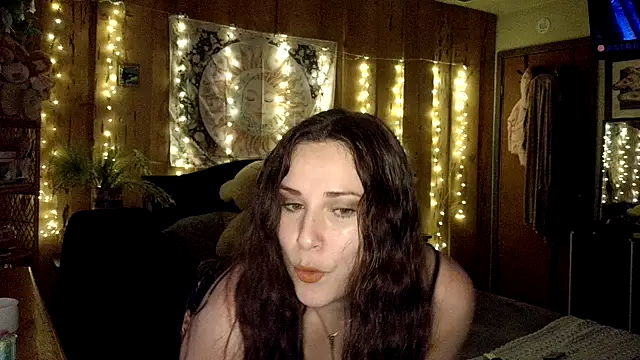 Snapshot of VelvetBrunetteXo chatting on February 25, 12:31 am VelvetBrunetteXo online show from February 25, 12:31 am