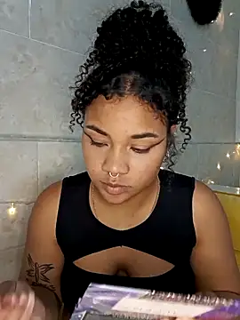 BrianaSweetxxx online show from March 20, 3:11 am