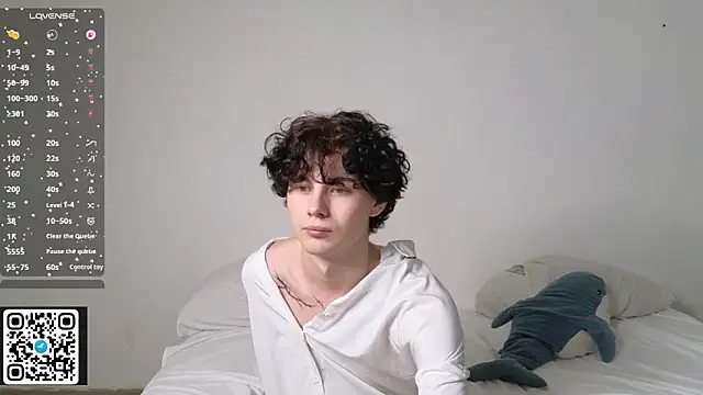 Snapshot of moon_Gloww chatting on February 11, 8:41 am moon Gloww online show from February 11, 8:41 am