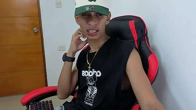 Snapshot of Niklausxxx chatting on February 26, 7:18 am Niklausxxx online show from February 26, 7:18 am