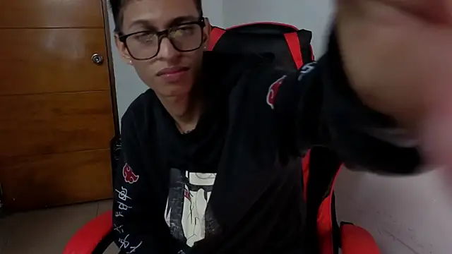 Snapshot of Niklausxxx chatting on March 2, 2:14 am Niklausxxx online show from March 2, 2:14 am