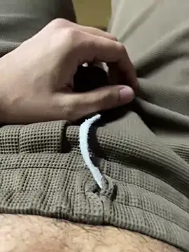 hassuniii online show from April 3, 9:35 pm