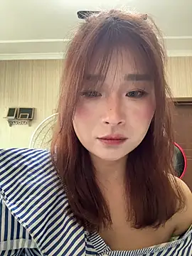 Snapshot of A-cola chatting on February 27, 8:25 am A-cola online show from February 27, 8:25 am