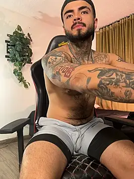 Snapshot of Benjii_Carter1 chatting on July 6, 1:13 am Benjii Carter1 online show from July 6, 1:13 am