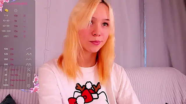 Snapshot of EmilyTrase chatting on February 22, 1:18 am EmilyTrase online show from February 22, 1:18 am