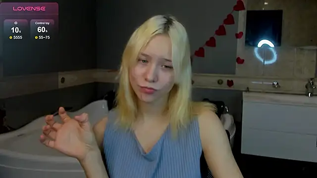 Snapshot of EmilyTrase chatting on February 28, 1:06 am EmilyTrase online show from February 28, 1:06 am