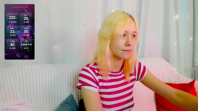 Snapshot of EmilyTrase chatting on March 2, 1:30 am EmilyTrase online show from March 2, 1:30 am