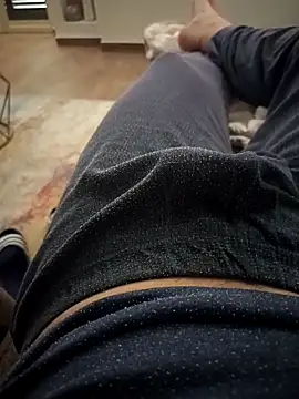 Snapshot of andrepix995 chatting on February 22, 9:41 am andrepix995 online show from February 22, 9:41 am