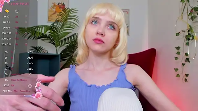 Snapshot of wow_angel chatting on March 1, 5:42 am wow angel online show from March 1, 5:42 am