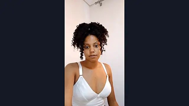 Snapshot of EsterSantopietro chatting on February 15, 1:41 pm EsterSantopietro online show from February 15, 1:41 pm