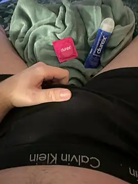 Snapshot of Thomascrtz chatting on February 17, 9:10 pm Thomascrtz online show from February 17, 9:10 pm