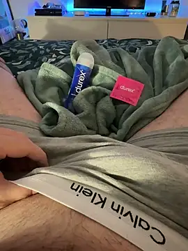 Snapshot of Thomascrtz chatting on April 14, 9:21 pm Thomascrtz online show from April 14, 9:21 pm