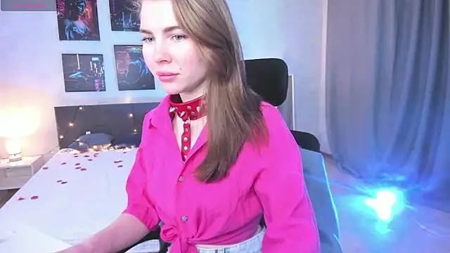 Snapshot of little__isabel chatting on February 18, 1:45 am little isabel online show from February 18, 1:45 am