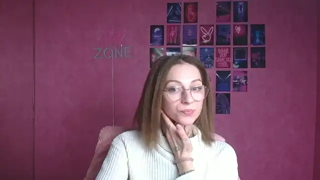 Snapshot of Esmi_Winter chatting on February 13, 7:26 am Esmi Winter online show from February 13, 7:26 am