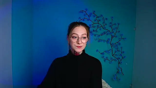 Snapshot of Esmi_Winter chatting on February 28, 6:14 am Esmi Winter online show from February 28, 6:14 am