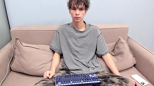 Snapshot of Ur_NextDoor_Boy chatting on February 22, 9:13 pm Ur NextDoor Boy online show from February 22, 9:13 pm