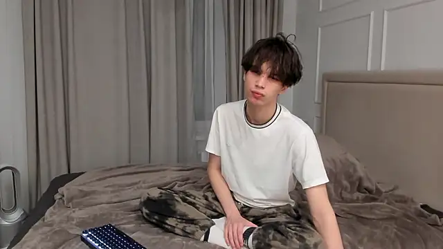 Snapshot of Ur_NextDoor_Boy chatting on March 2, 8:04 pm Ur NextDoor Boy online show from March 2, 8:04 pm