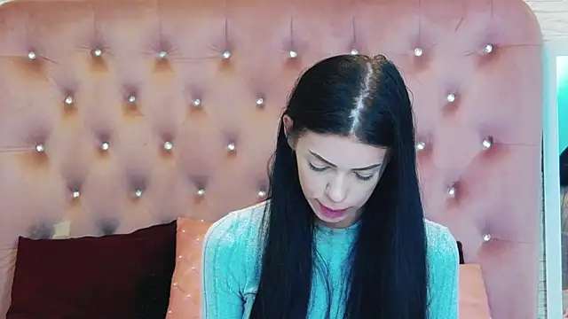 Snapshot of PeachyElla26 chatting on February 13, 5:58 am PeachyElla26 online show from February 13, 5:58 am