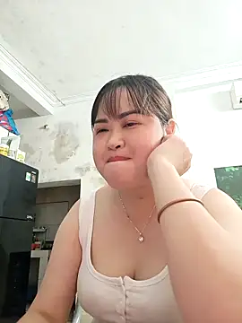 Snapshot of Kee-kimlee chatting on April 11, 9:35 am Kee-kimlee online show from April 11, 9:35 am