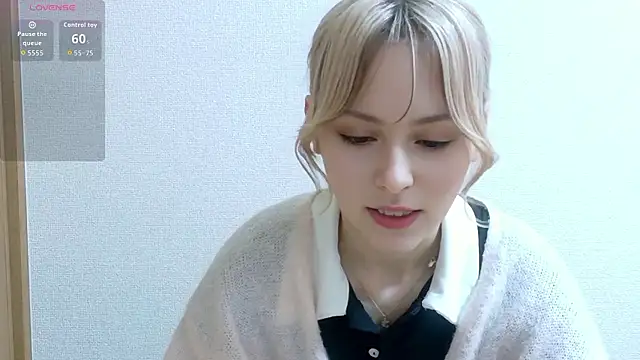 Snapshot of e_ri_ka93 chatting on June 4, 1:17 pm e ri ka93 online show from June 4, 1:17 pm