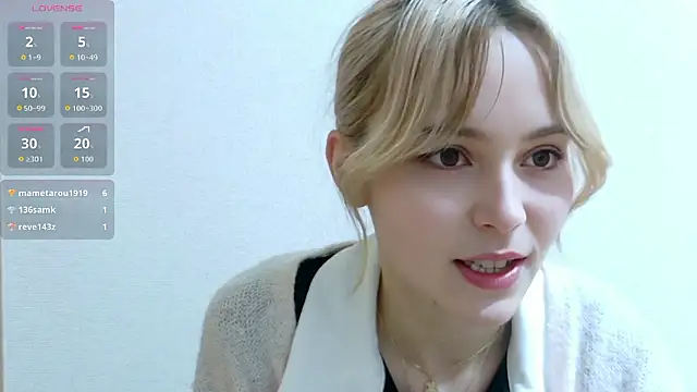 Snapshot of e_ri_ka93 chatting on June 10, 2:05 pm e ri ka93 online show from June 10, 2:05 pm