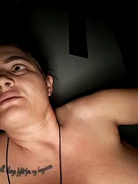 Snapshot of Sony28v chatting on February 28, 7:04 pm Sony28v online show from February 28, 7:04 pm