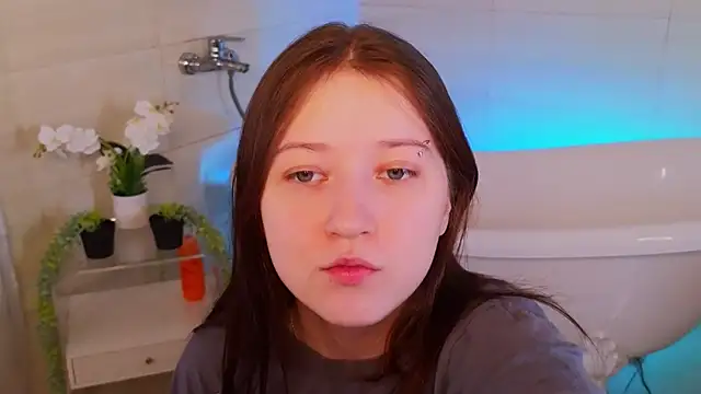 MmollyMay online show from March 3, 10:10 am