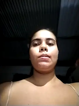 Snapshot of emily_prettygirl chatting on March 4, 2:28 am emily prettygirl online show from March 4, 2:28 am