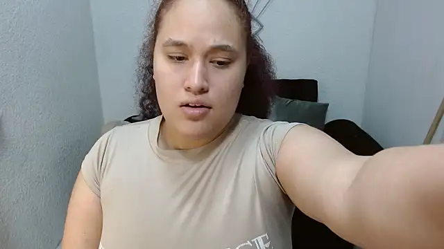 leilanewgirl online show from April 13, 12:21 pm