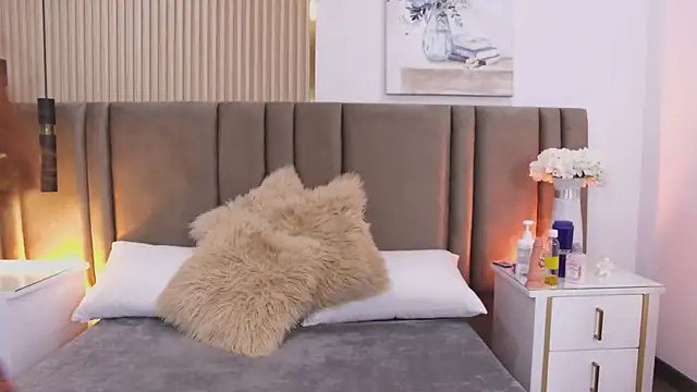 SaraLugo online show from March 27, 7:35 pm