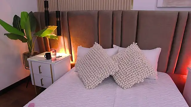 SaraLugo online show from July 18, 6:23 pm