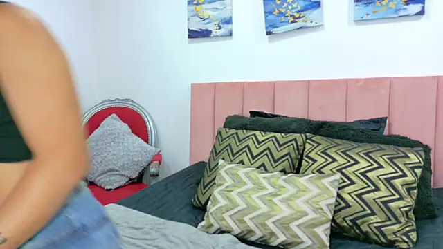 Snapshot of LuciadelaVega chatting on March 1, 4:42 pm LuciadelaVega online show from March 1, 4:42 pm