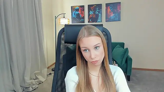 Snapshot of CarmenLipkin chatting on February 17, 10:34 am CarmenLipkin online show from February 17, 10:34 am