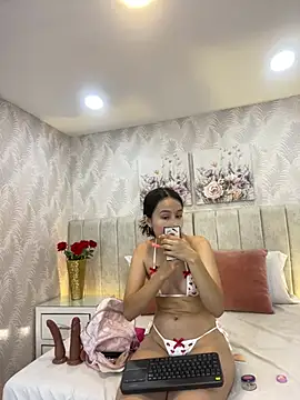 Snapshot of Brisa_Silva chatting on July 6, 11:51 am Brisa Silva online show from July 6, 11:51 am