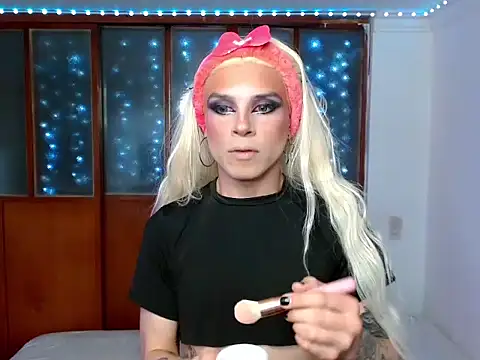 Snapshot of DanniHotBoy02 chatting on February 26, 8:30 pm DanniHotBoy02 online show from February 26, 8:30 pm