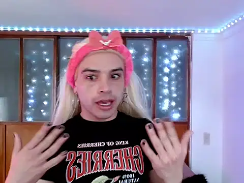 Snapshot of DanniHotBoy02 chatting on February 27, 12:38 pm DanniHotBoy02 online show from February 27, 12:38 pm