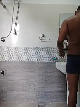 Snapshot of shineboy28 chatting on February 19, 7:26 am shineboy28 online show from February 19, 7:26 am