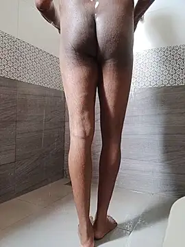 Snapshot of shineboy28 chatting on February 26, 5:50 am shineboy28 online show from February 26, 5:50 am