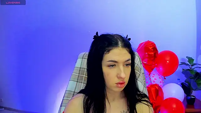 Snapshot of milanasky5 chatting on February 21, 1:23 pm milanasky5 online show from February 21, 1:23 pm