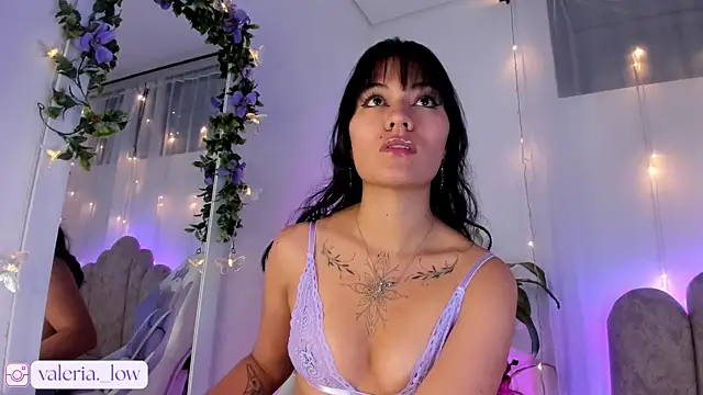 Snapshot of Nahialov chatting on February 18, 1:56 am Nahialov online show from February 18, 1:56 am